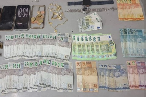 Assalto a residência em São Sebastião da Grama -SP termina com perseguição, suspeito baleado e três presos em rodovia.