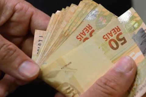 Aposentados e pensionistas do INSS terão o 13° salário antecipado para os meses de abril e maio