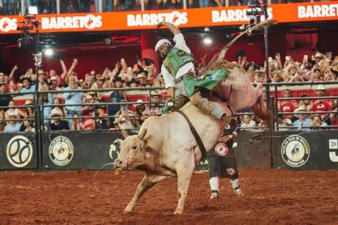 Em final só de brasileiros, peão do Paraná supera favoritos e é campeão do Rodeio Internacional de Barretos 2026