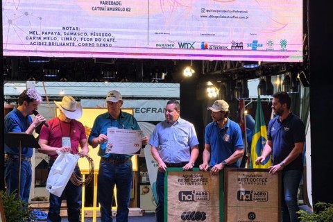 Café de Altinópolis premiado em concurso é arrematado e revertido em doação ao Hospital de Amor
