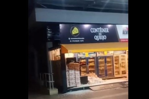 Contêiner do Queijo é alvo de vandalismo e tentativa de furto com caminhão da Prefeitura em Mococa