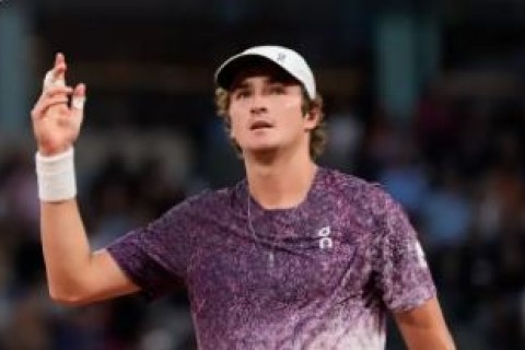 João Fonseca vence Rudd, avança às quartas e mantém sonho do título em Roland Garros