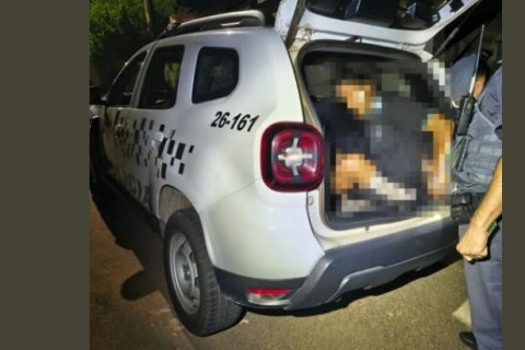 “Lobisomem” tenta pular muro para fugir, mas acaba capturado pela PM em Mococa
