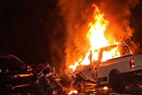 Colisão frontal  entre Divinolândia e São Sebastião da Grama na noite de sexta-feira deixa dois mortos