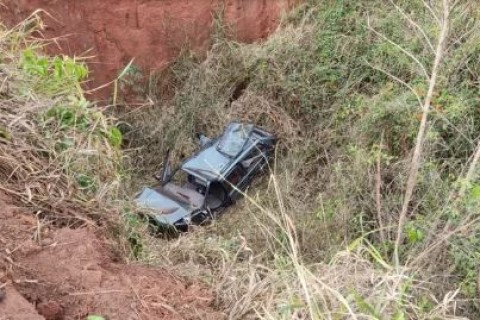 Em Tapiratiba, mulher pula de carro em movimento para fugir de companheiro após ameaças ao filho