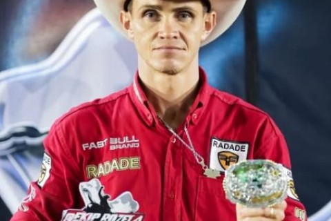 Luto no rodeio: Peão Rafael Silvio Oliveira morre após acidente na final do Votu International Rodeo