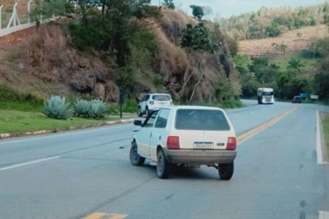 Colisão entre Jeep Renegade e Fiat Uno é registrada na SP-344 próxima a Divinolândia